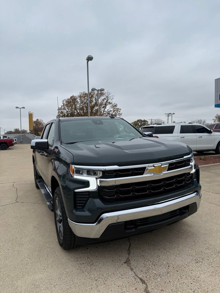 2026 Chevrolet Silverado 1500 LT photo 2
