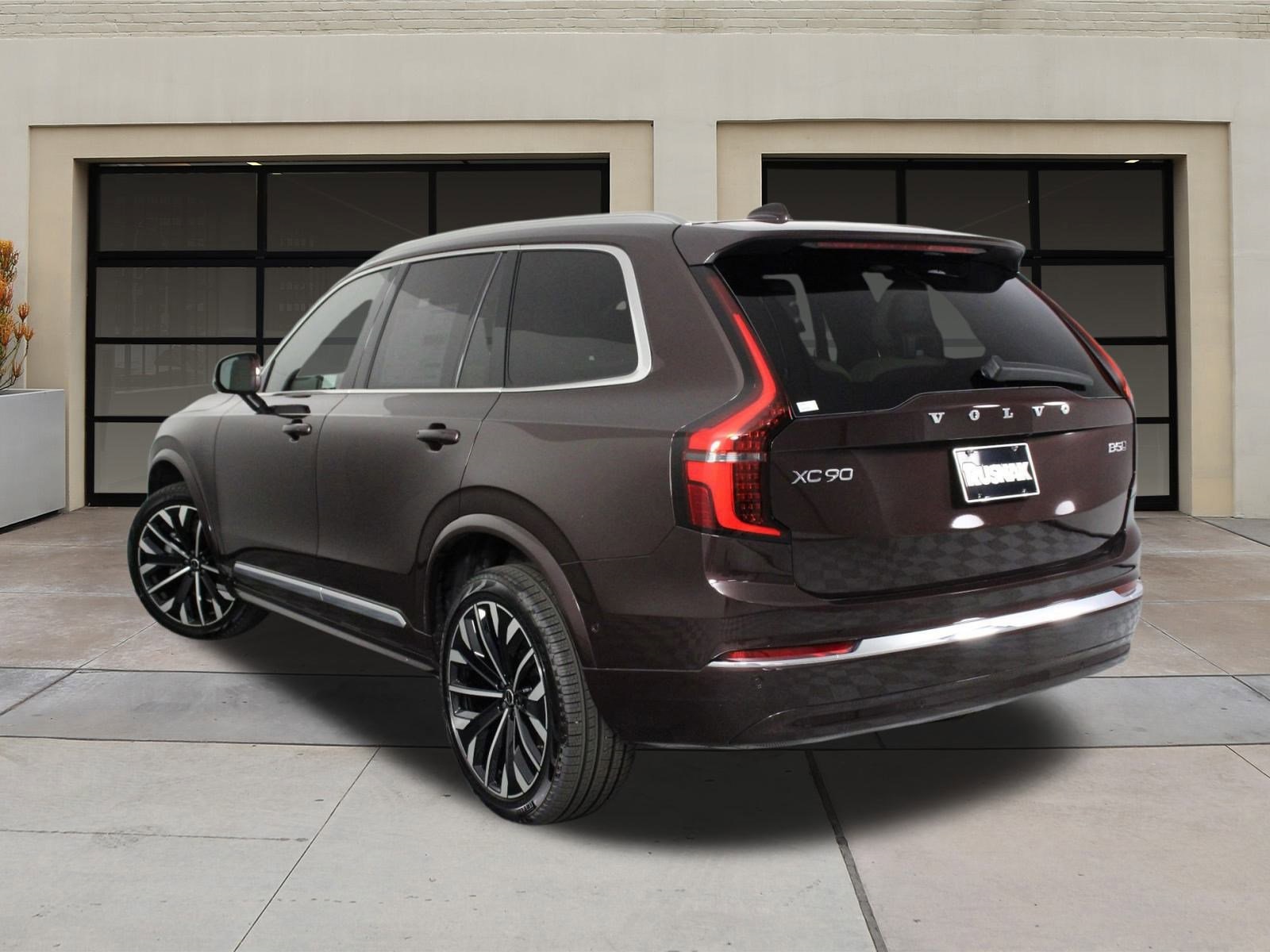 2025 Volvo XC90 B5 Plus photo 3