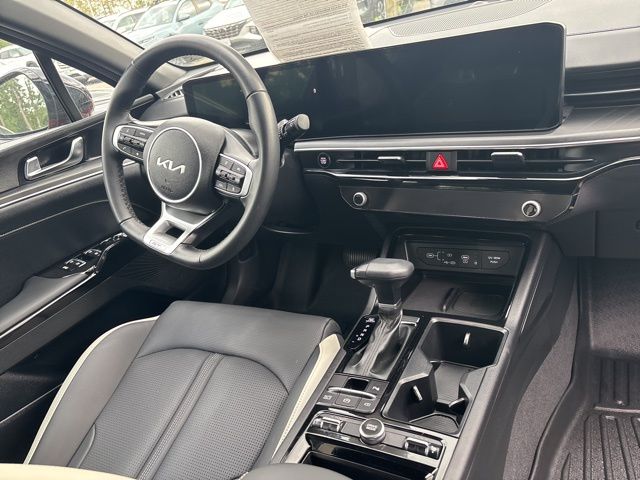 2025 Kia K5 GT-Line photo 12
