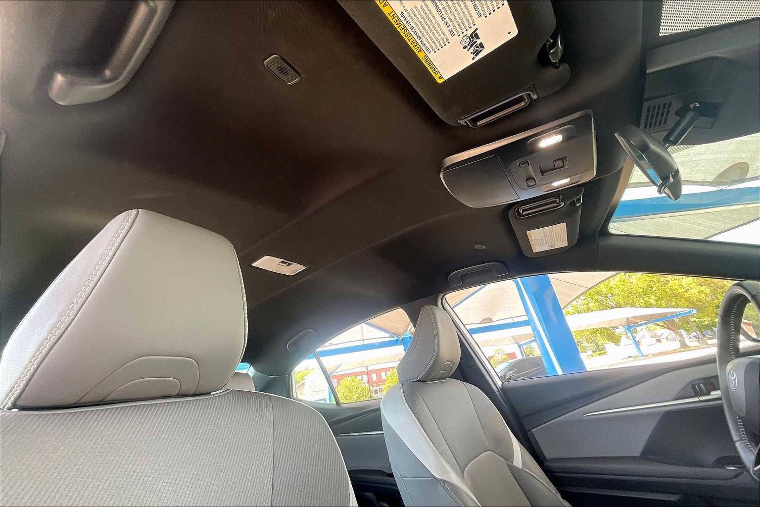 2025 Toyota Camry SE photo 12