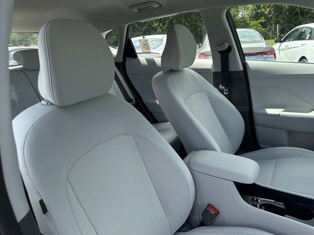 2026 Hyundai Kona SE photo 14