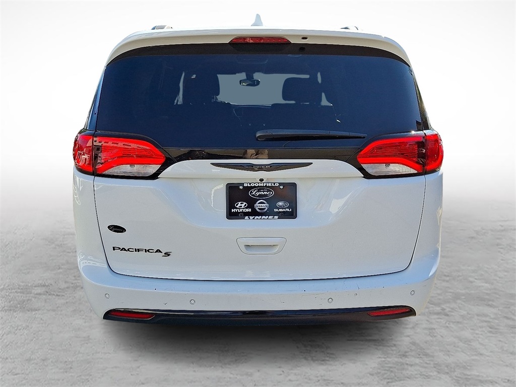 2018 Chrysler Pacifica Touring Plus photo 9