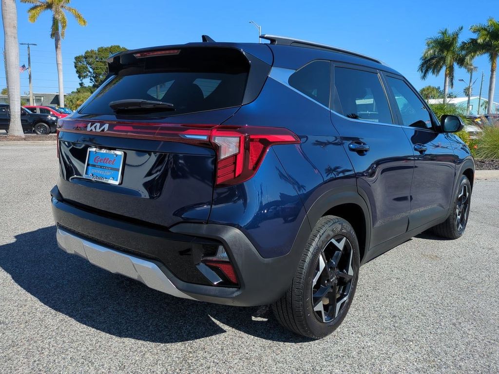 2024 Kia Seltos EX photo 3