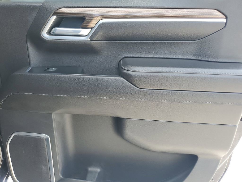 2022 Chevrolet Silverado RST photo 42