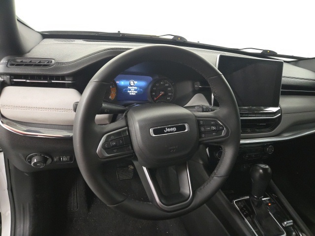 2023 Jeep Compass Limited photo 6