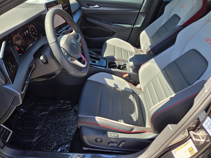 2025 Volkswagen Golf GTI SE photo 4