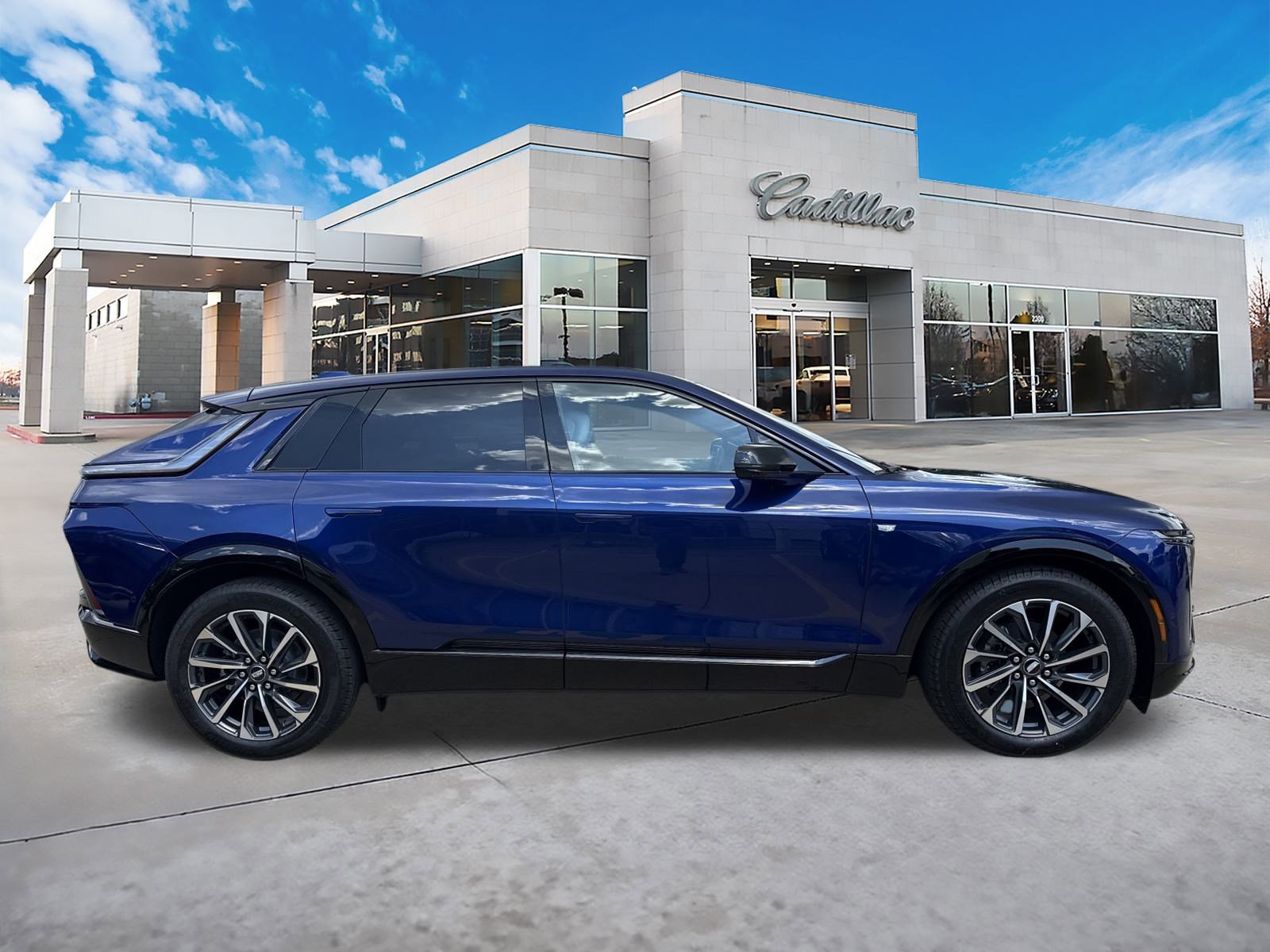 2025 Cadillac Lyriq Sport photo 2