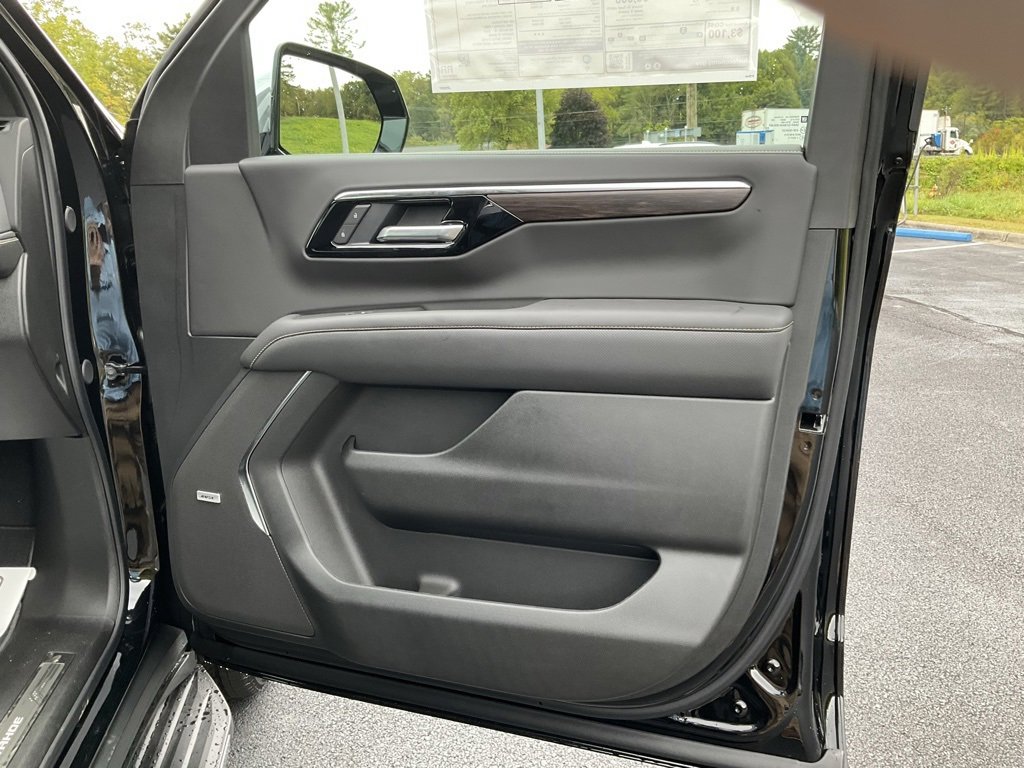 2025 Chevrolet Tahoe Premier photo 26