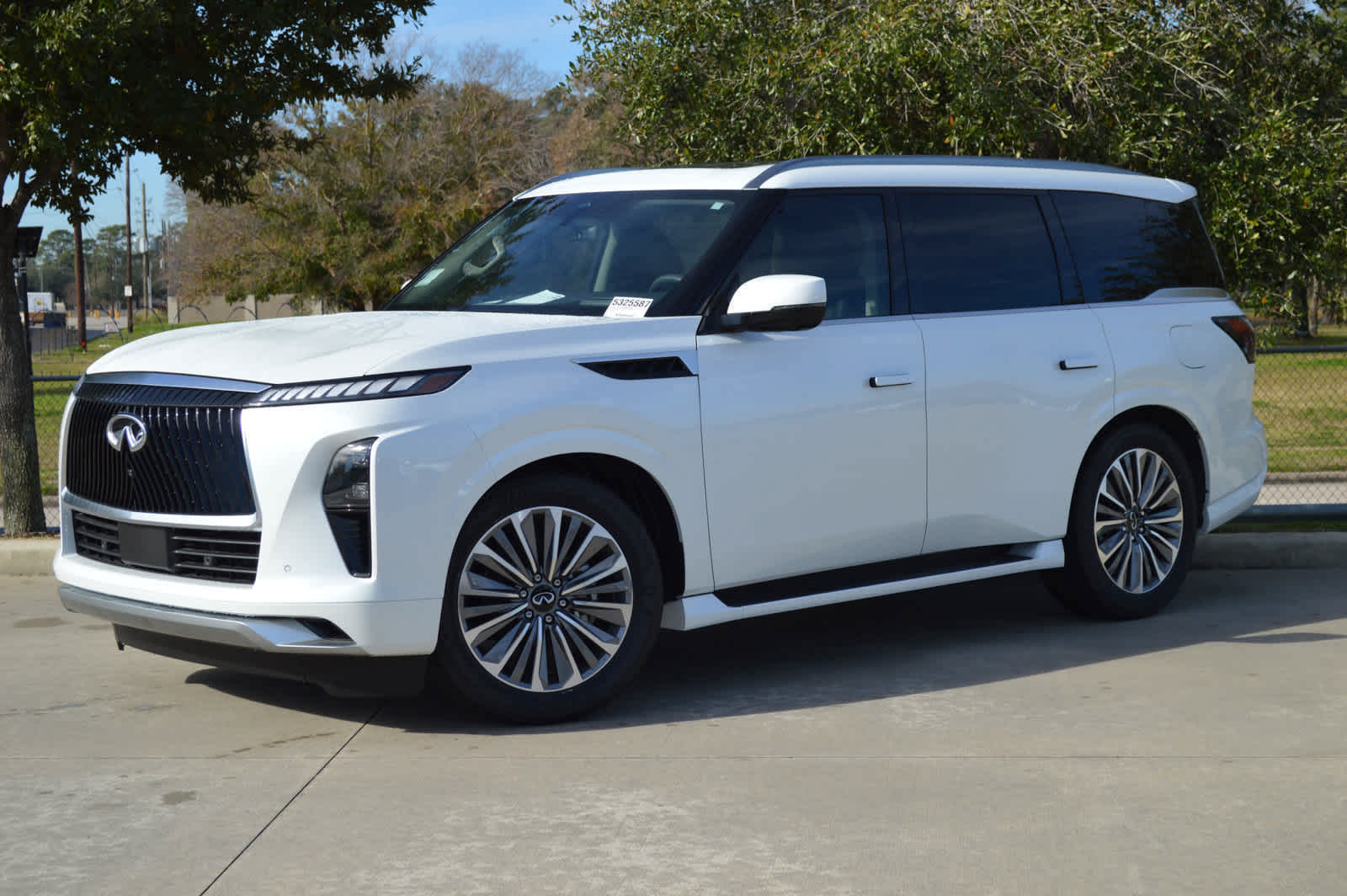 2025 INFINITI QX80 LUXE
