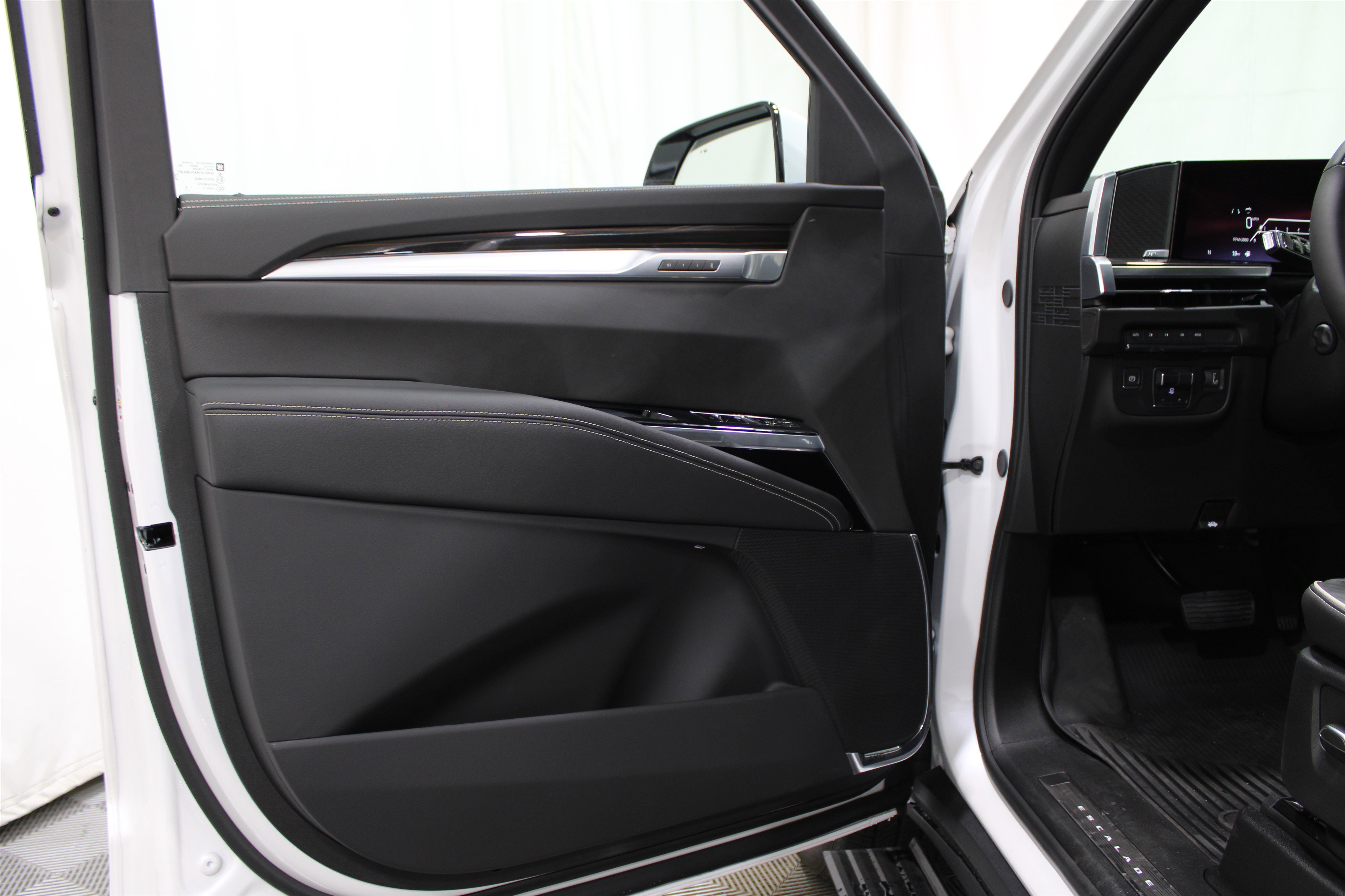 2025 Cadillac Escalade Premium Luxury photo 4