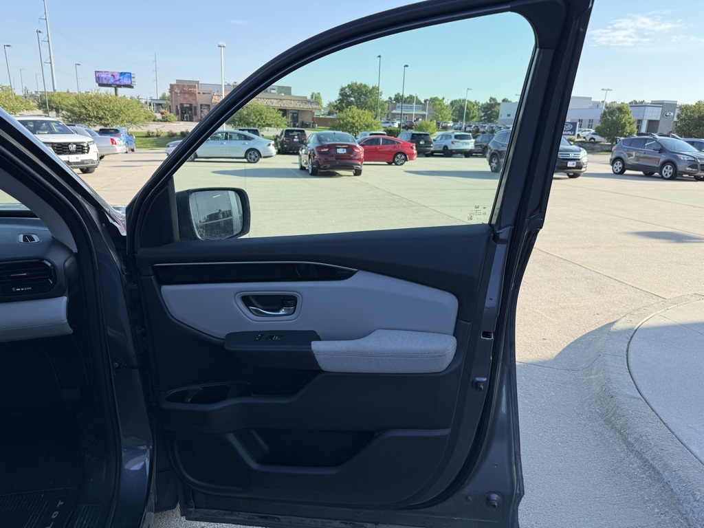 2023 Honda Pilot LX photo 23
