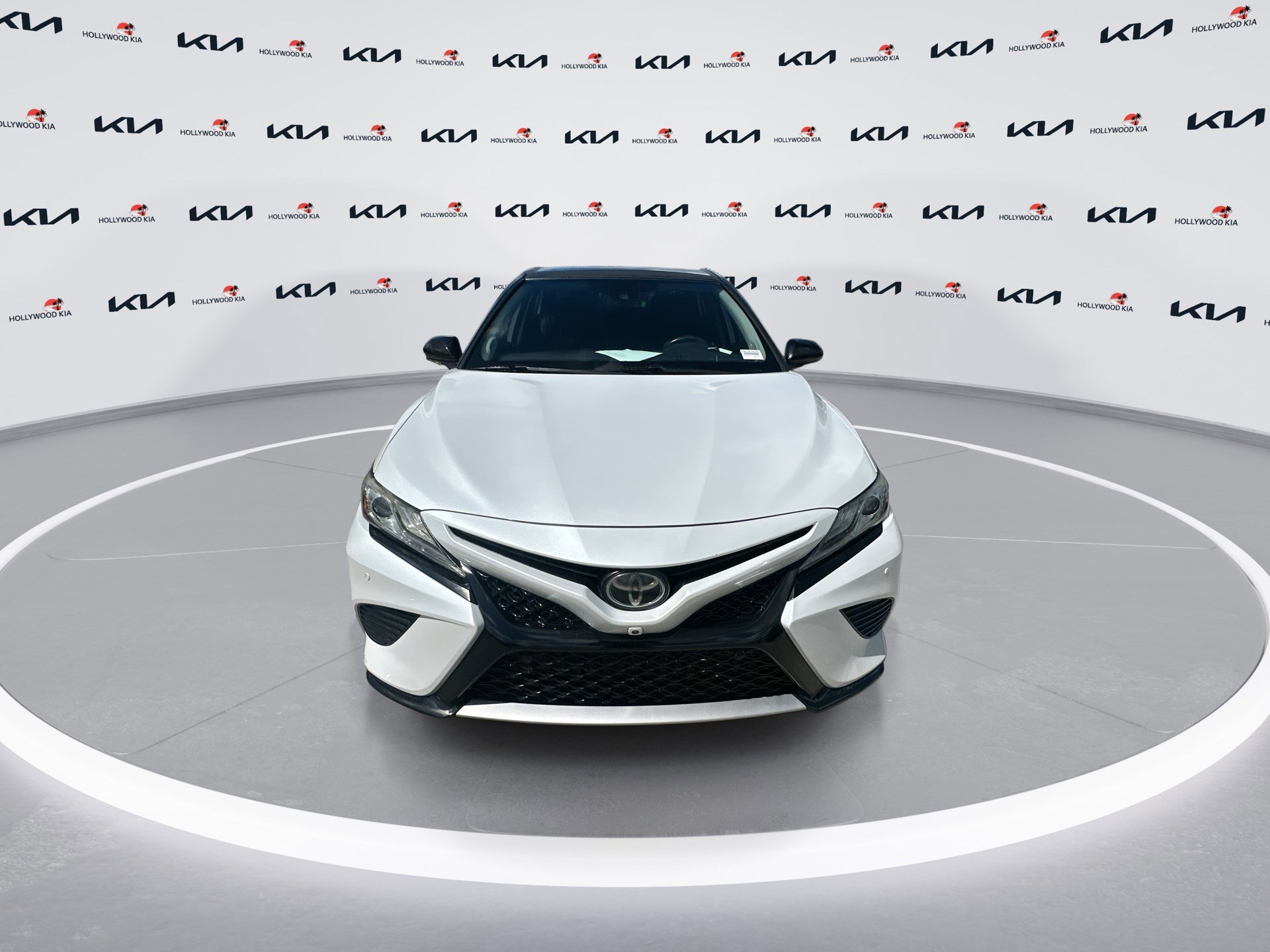 2019 Toyota Camry XSE photo 3