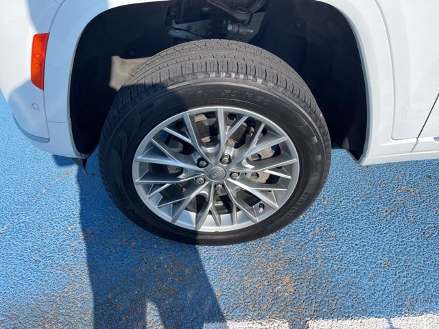 2023 Jeep Grand Cherokee L Summit photo 2