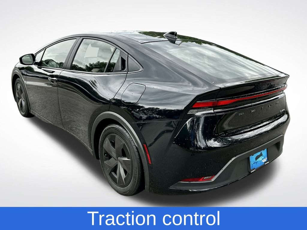 2024 Toyota Prius LE photo 4