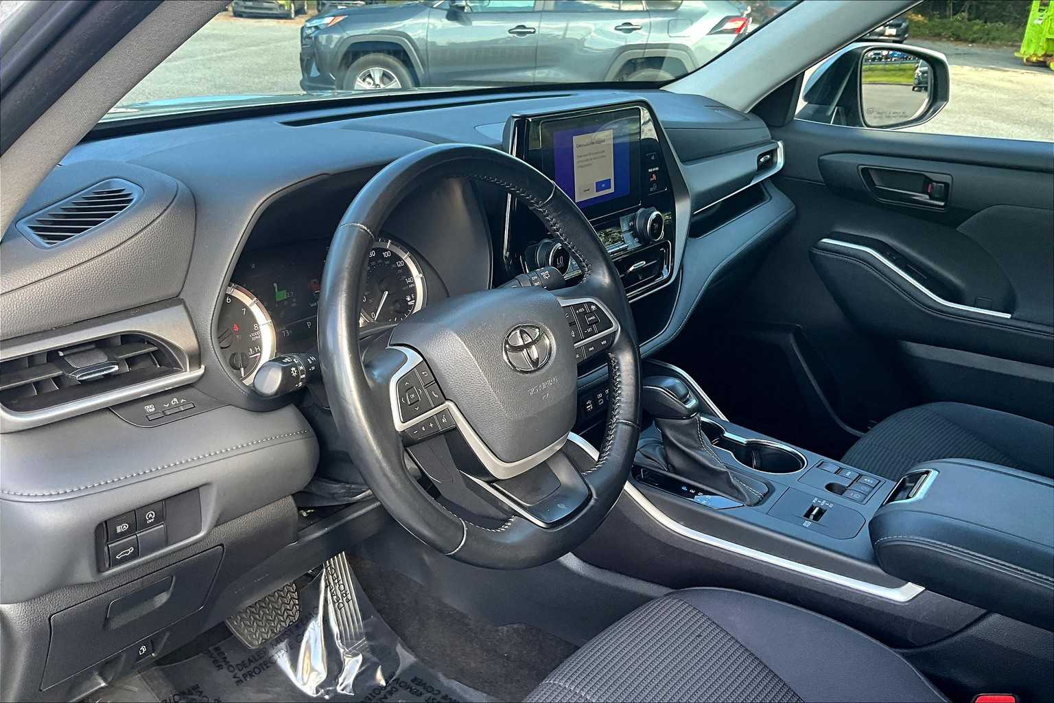 2023 Toyota Highlander LE photo 16