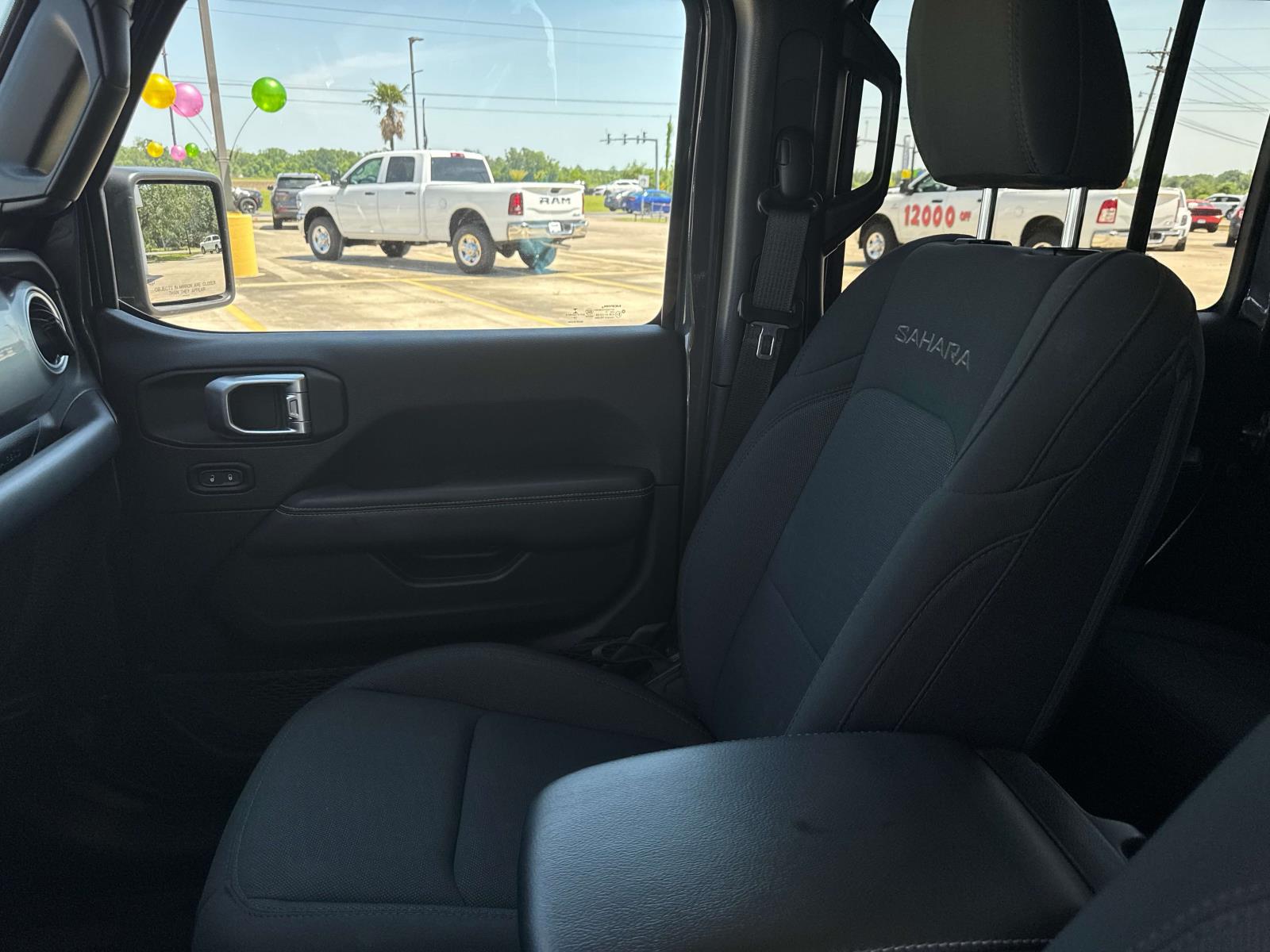 2020 Jeep Wrangler Unlimited Sahara photo 14