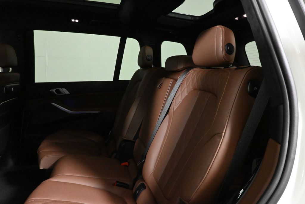 2025 Bmw X7 M60i photo 4