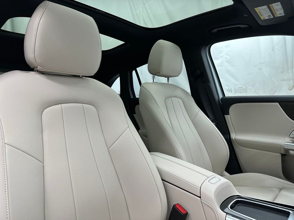 2025 Mercedes Benz GLA 250 photo 28