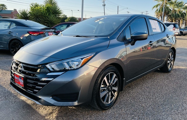 2024 Nissan Versa 1.6 SV photo 3