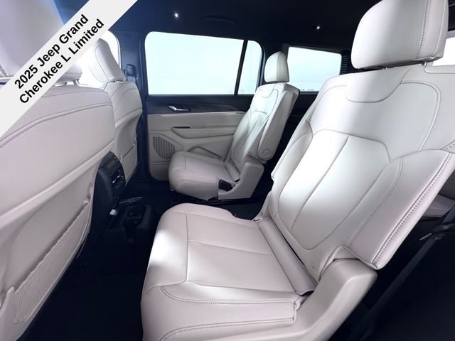 2025 Jeep Grand Cherokee Limited photo 17