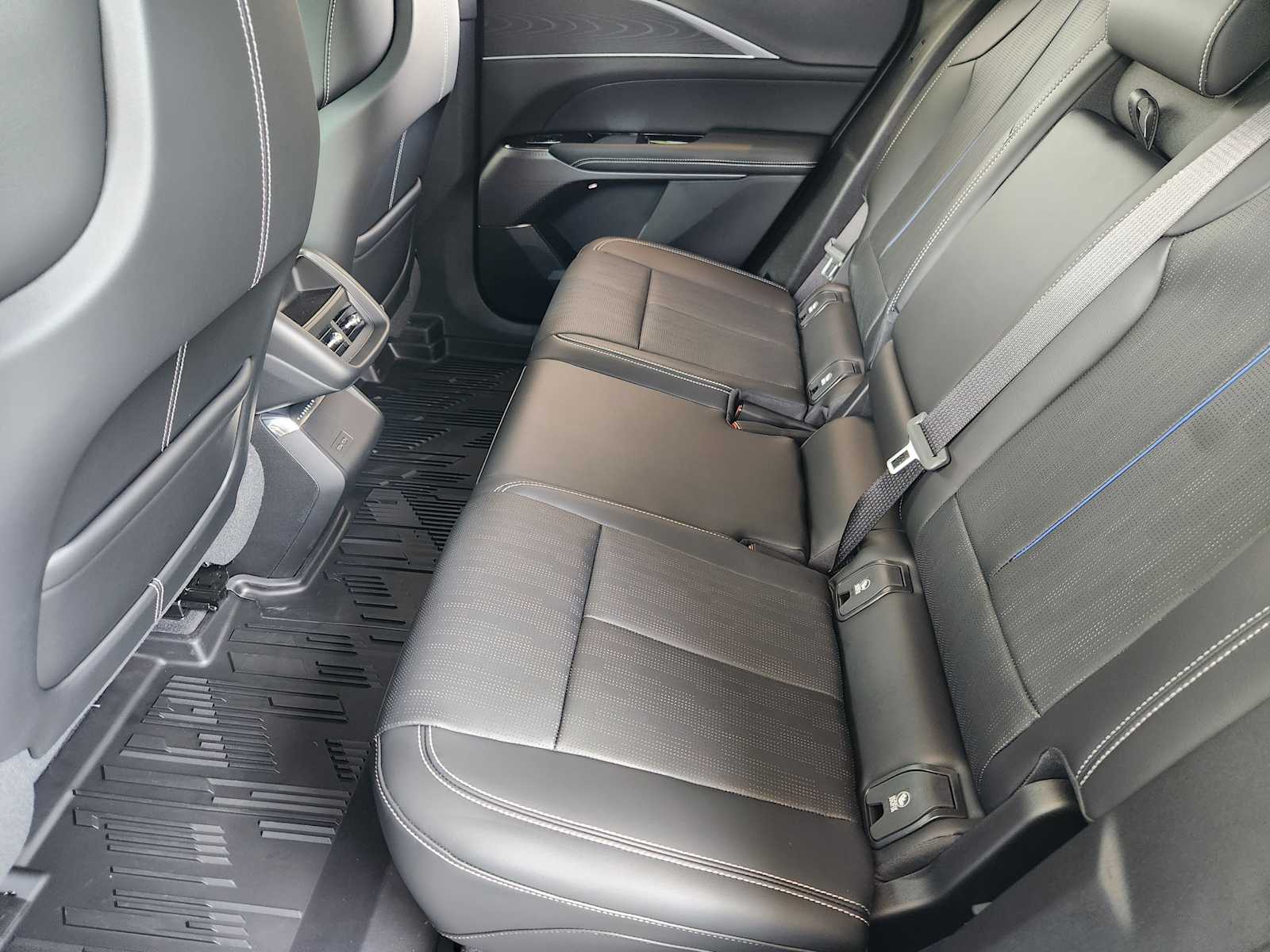 2025 Cadillac Lyriq Luxury photo 20