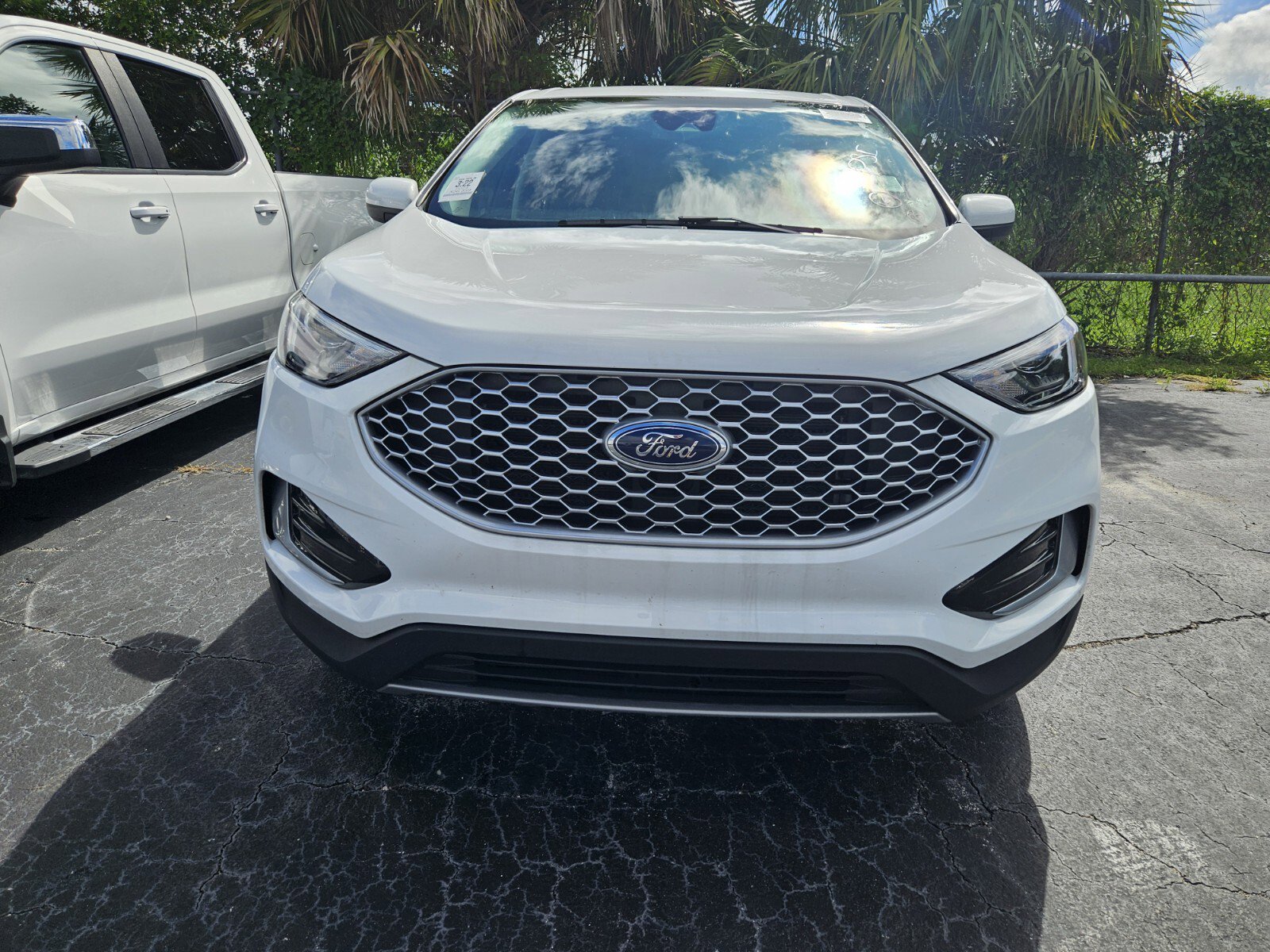 2024 Ford Edge SEL photo 2