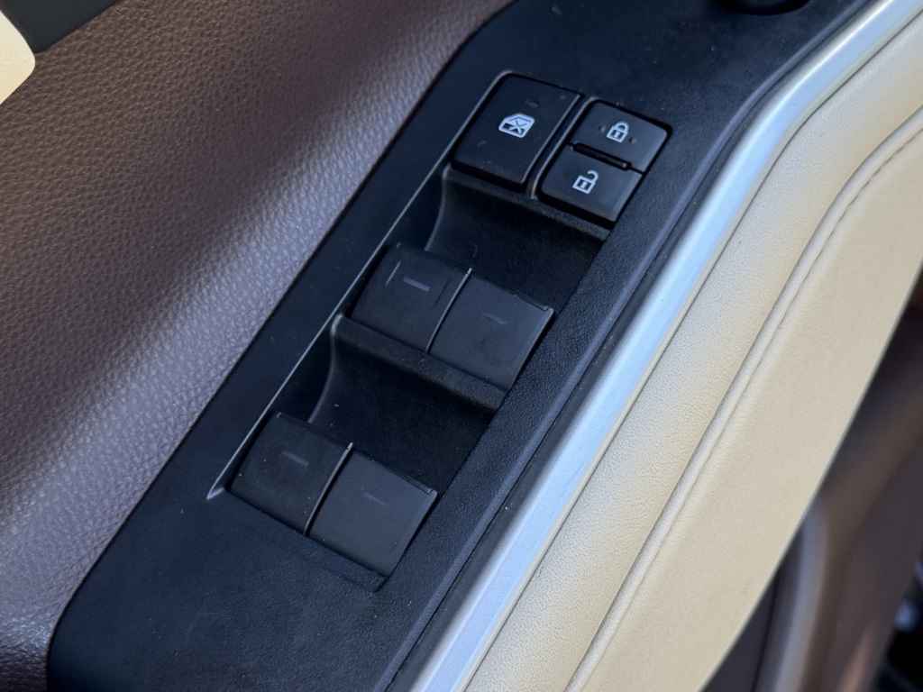 2022 Toyota Highlander XLE photo 16