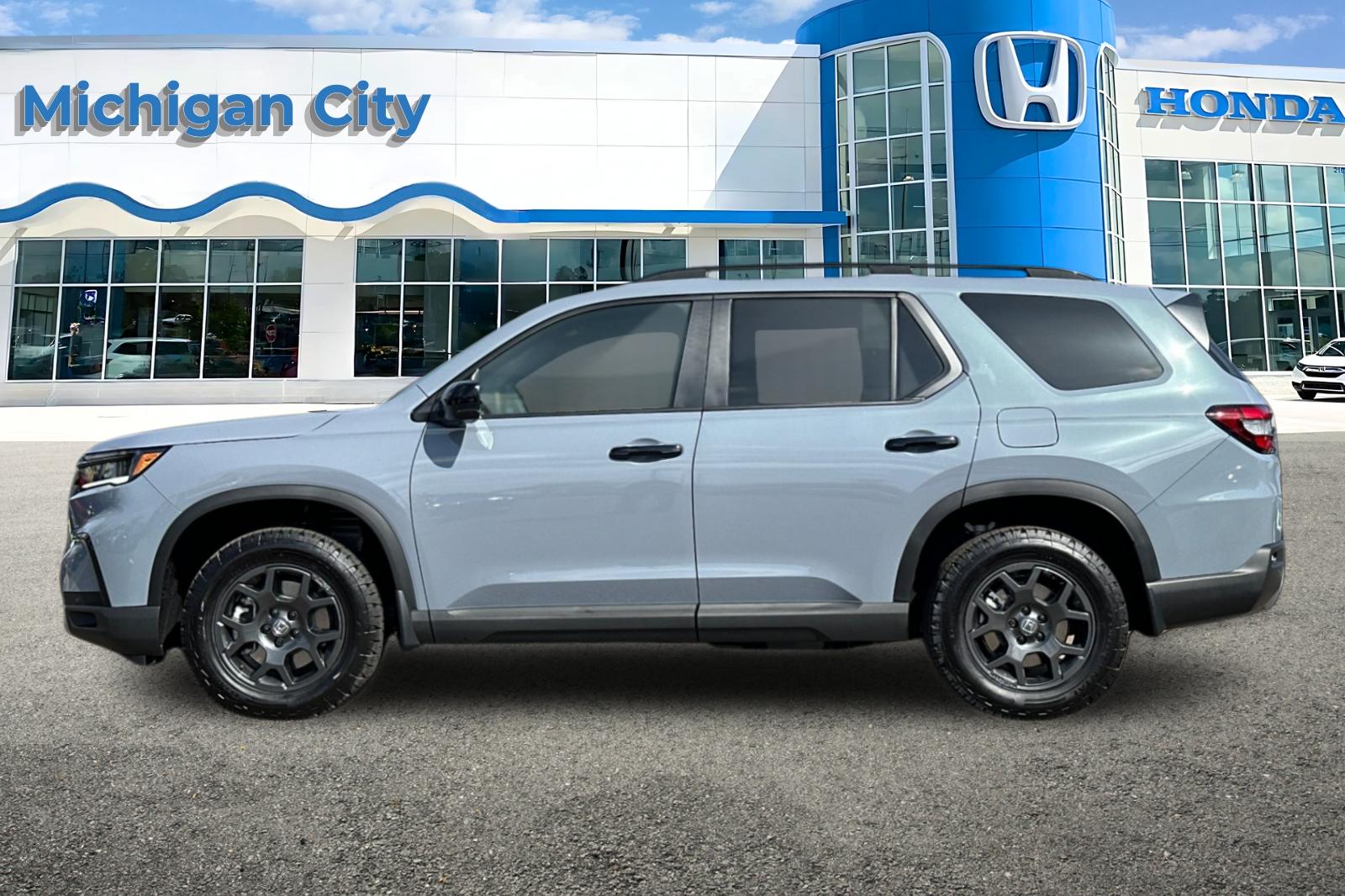 2025 Honda Pilot TrailSport photo 2