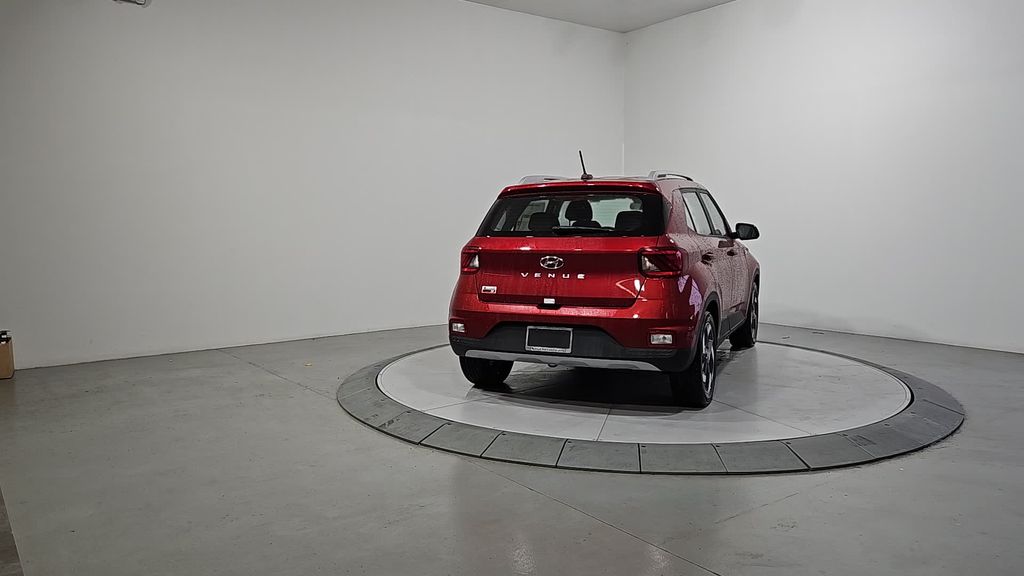 2025 Hyundai Venue SEL photo 3
