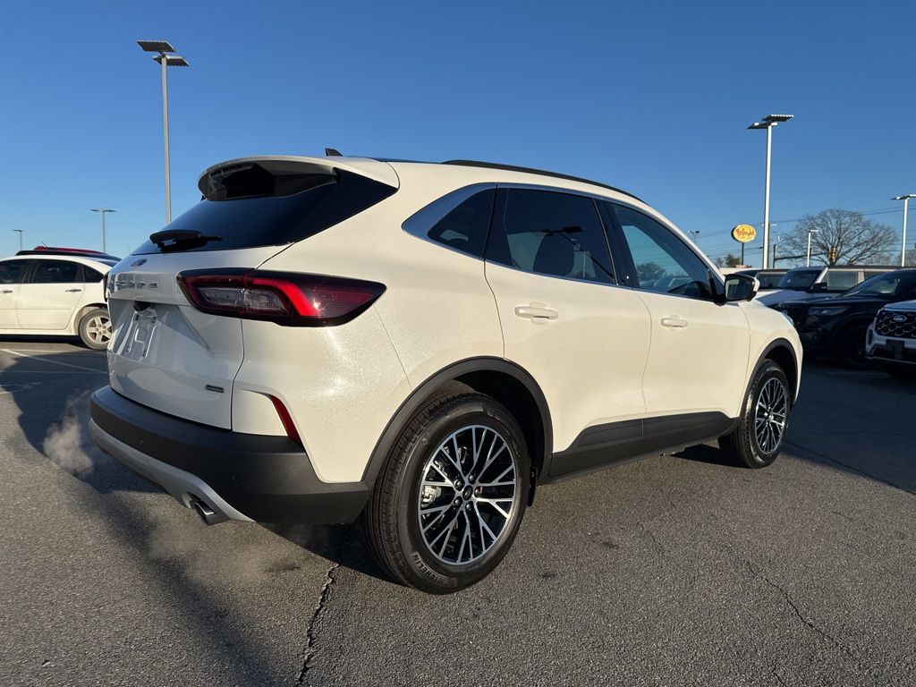 2025 Ford Escape Plug-In Hybrid photo 3