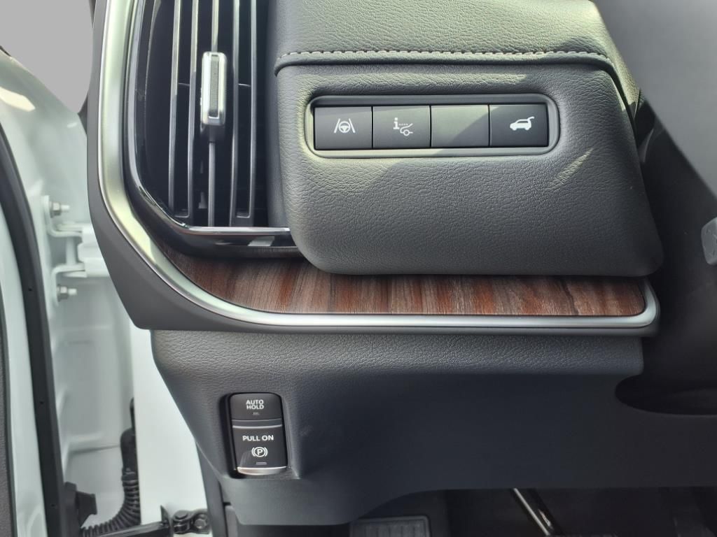 2025 Nissan Armada Platinum Reserve photo 11