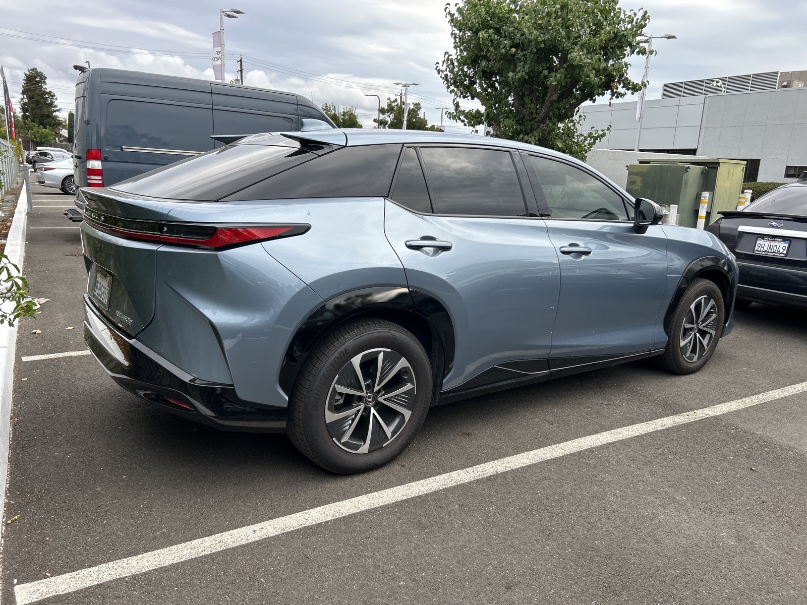 2023 Lexus RZ 450e Premium photo 4