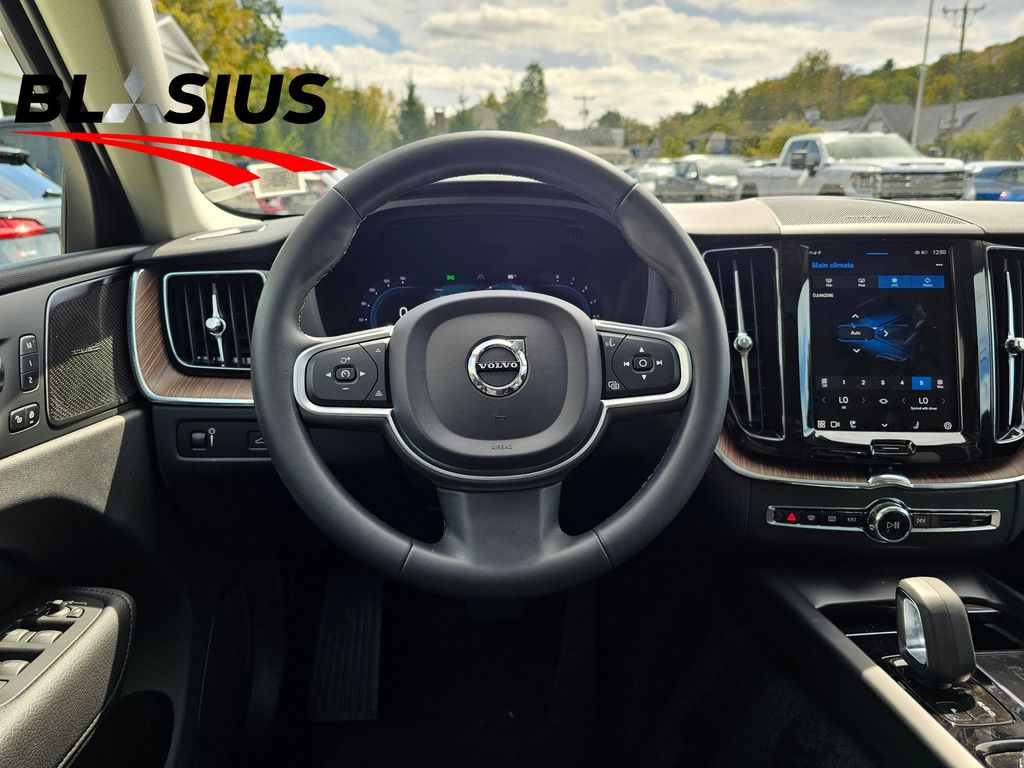 2022 Volvo XC60 B5 Momentum photo 20