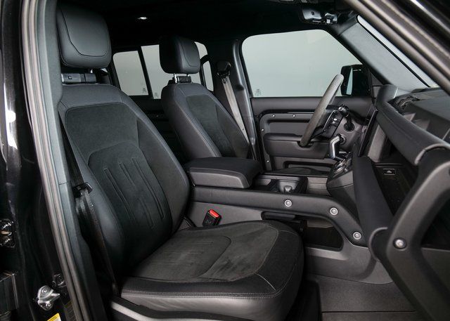 2023 Land Rover Defender 110 V8 photo 3