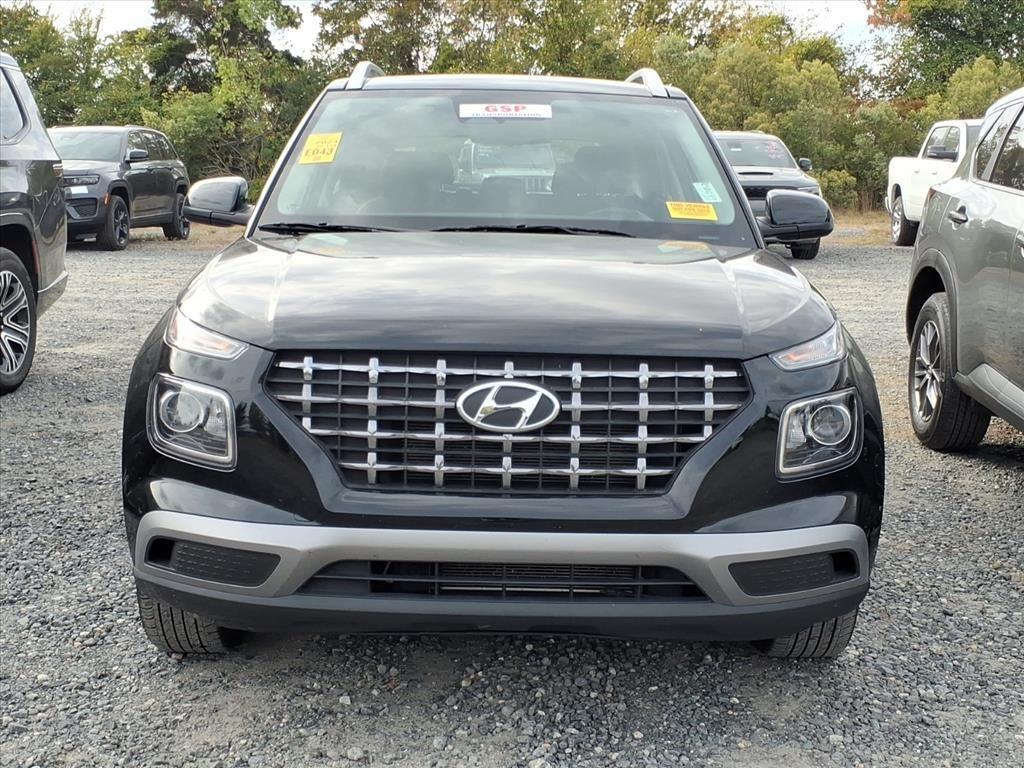 2024 Hyundai Venue SEL photo 4