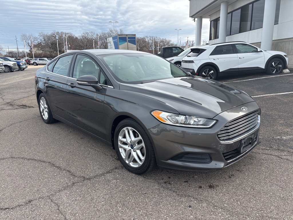 2015 Ford Fusion SE's photo