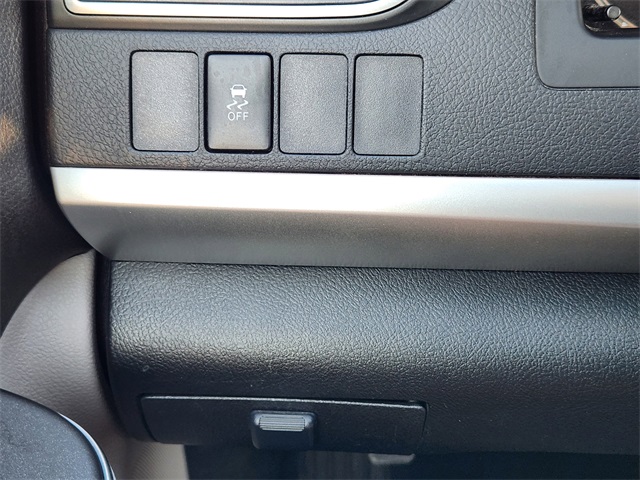 2015 Toyota Camry SE photo 21