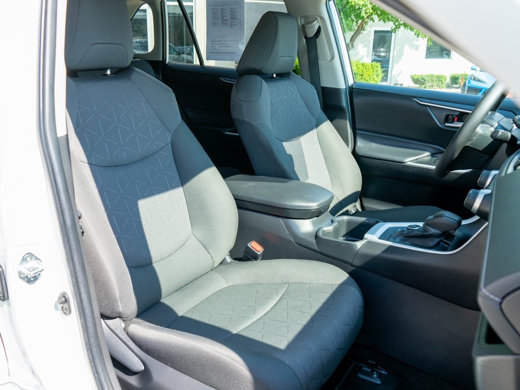 2023 Toyota RAV4 Hybrid photo 2
