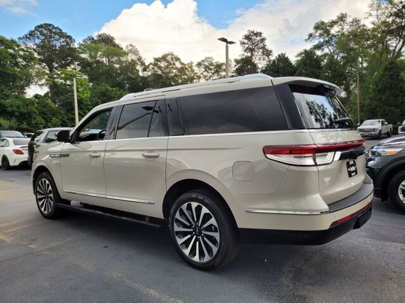 2024 Lincoln Navigator L Reserve photo 9