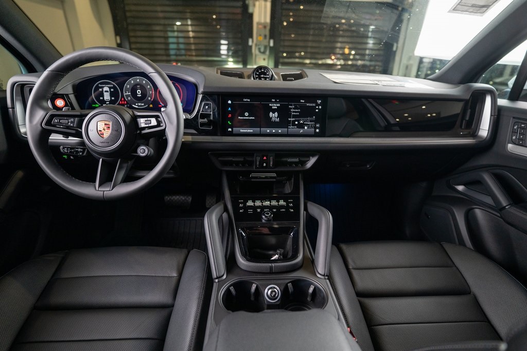 2025 Porsche Cayenne photo 12