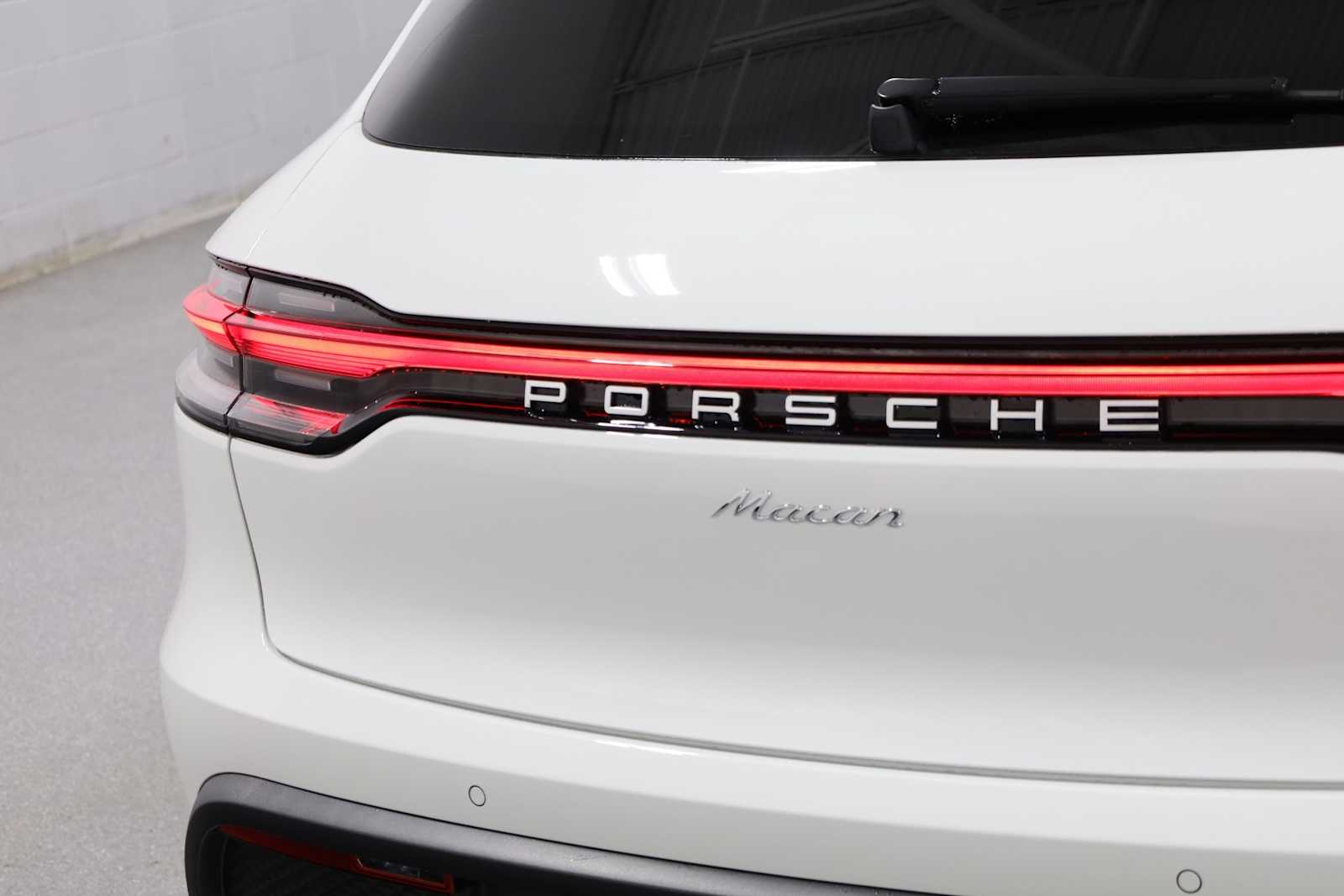2026 Porsche Macan T photo 5