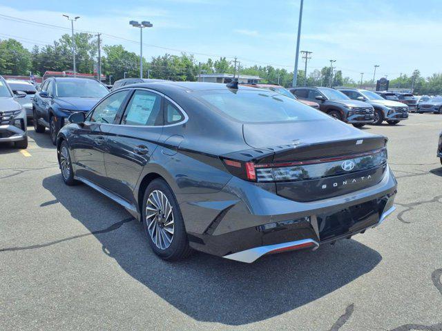 2025 Hyundai Sonata Hybrid Limited photo 3
