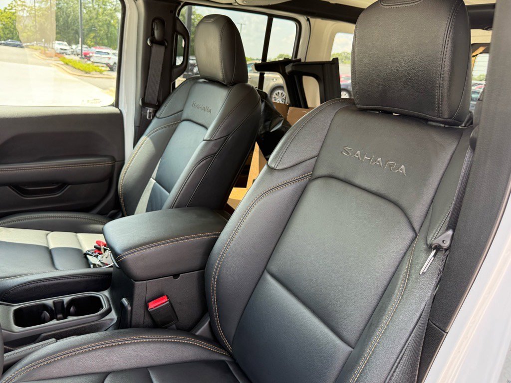 2024 Jeep Wrangler Sahara photo 19