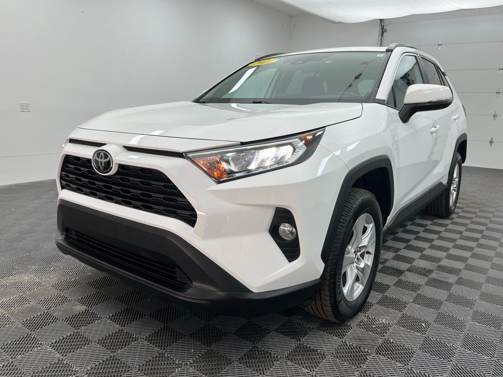 2021 Toyota RAV4 XLE photo 6