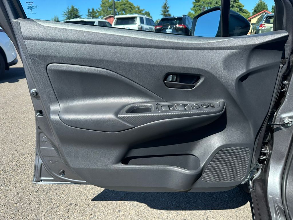 2025 Nissan Versa 1.6 S photo 13