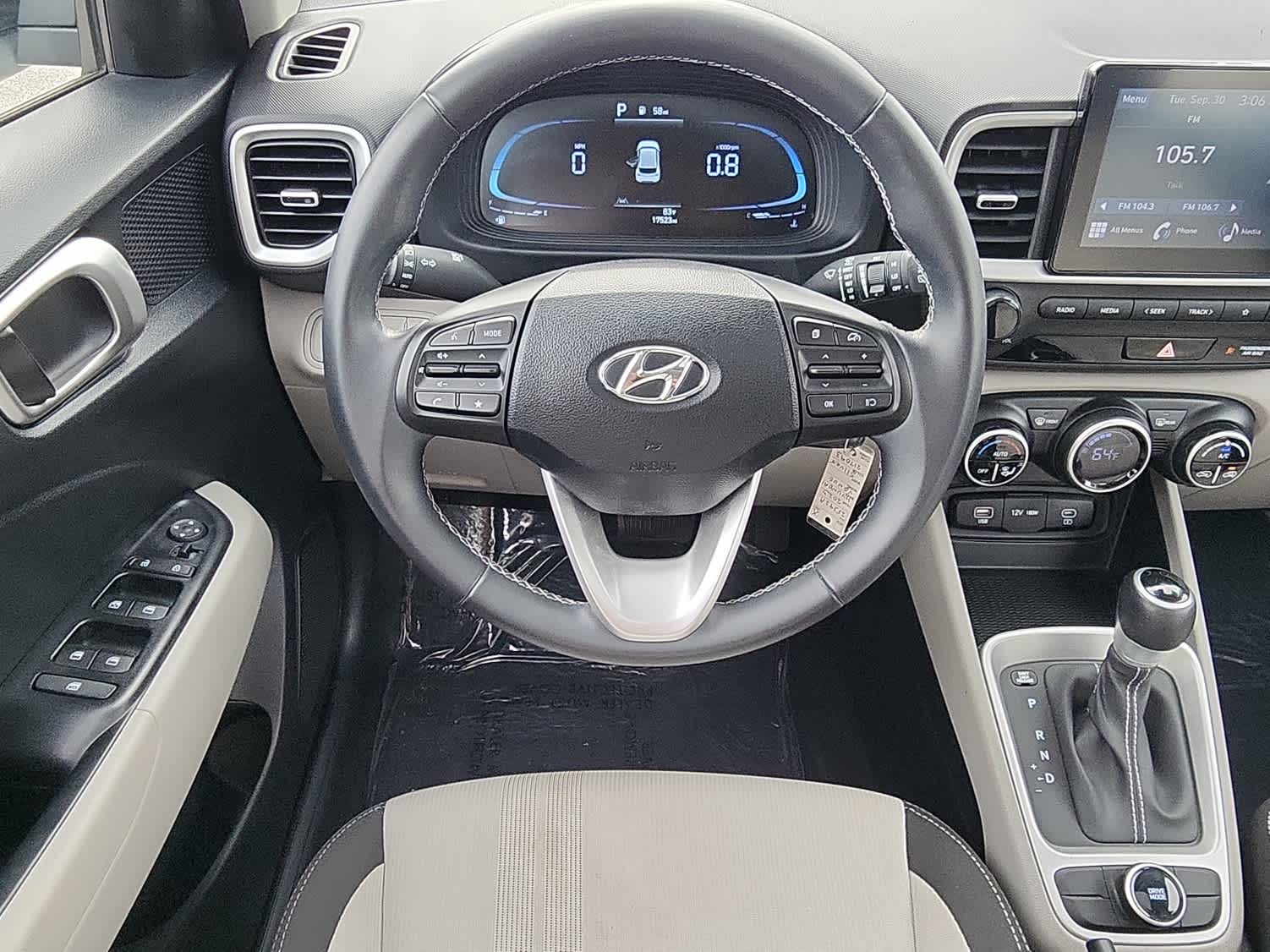 2023 Hyundai Venue SEL photo 7