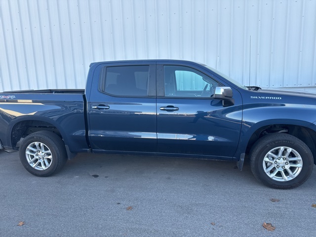2023 Chevrolet Silverado 1500 LT photo 3