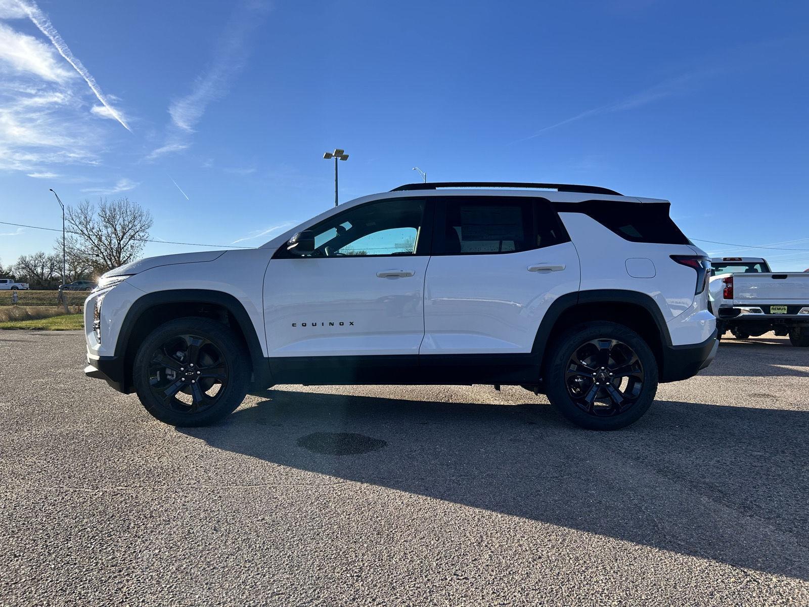 2026 Chevrolet Equinox LT photo 2