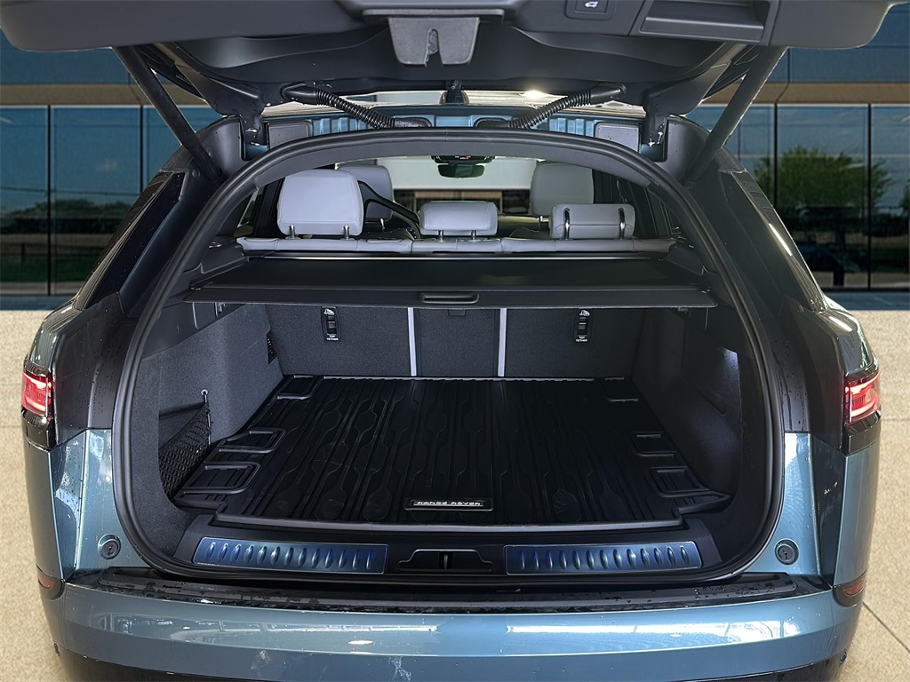 2026 Land Rover Range Rover Velar SE photo 26