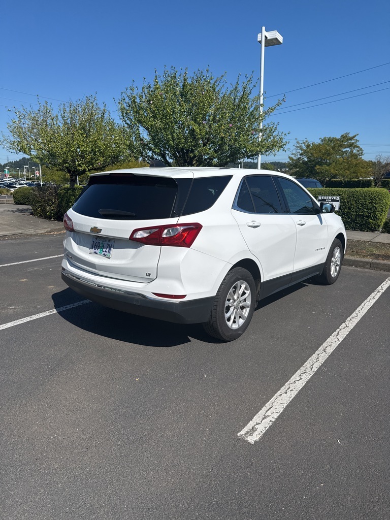 2018 Chevrolet Equinox LT photo 2
